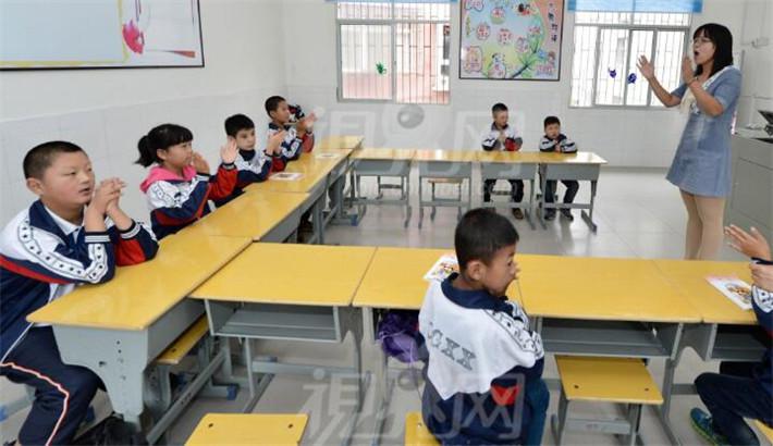 學生教育小朋友