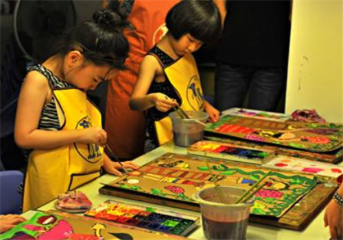 藍眼睛少兒美術館