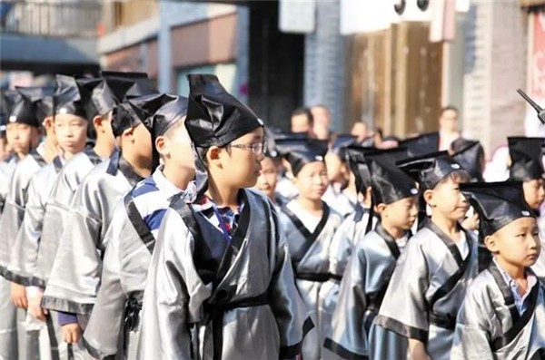 我想開國學(xué)班怎么加盟？