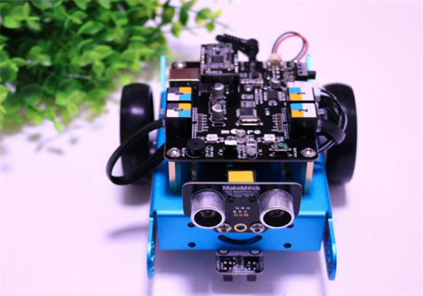 創客機器人 創客機器人