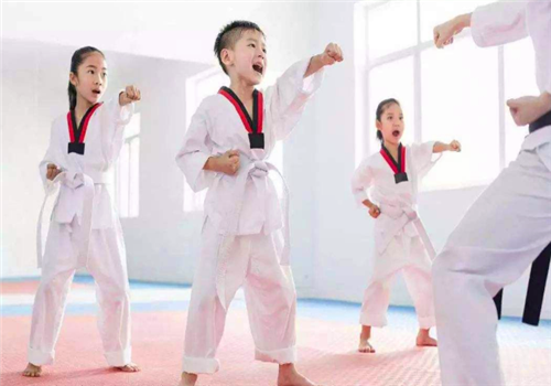 鑄劍黑帶跆拳道館