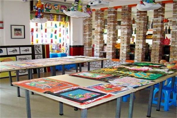 新藝合美術(shù)培訓(xùn)中心加盟