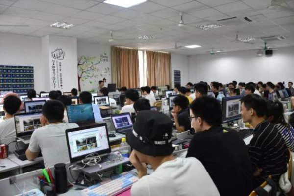 叩丁狼教育加盟 叩丁狼教育加盟