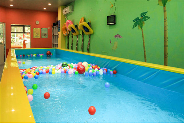 嬰幼兒游泳店