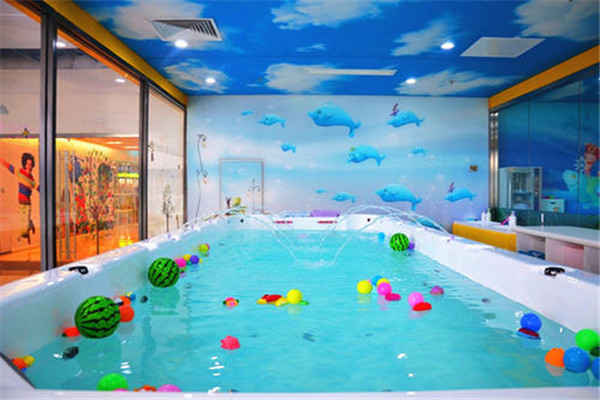 水母艾拉嬰幼兒水育中心