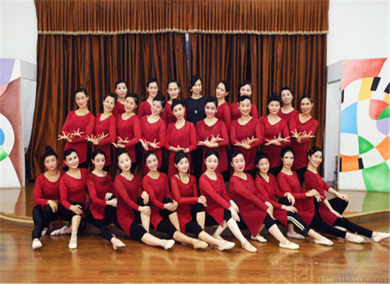 蝶舞藝術培訓加盟 蝶舞藝術培訓加盟