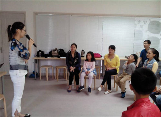 兩個黃鸝教育少兒口才加盟