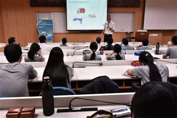 巨森·梧桐林校外成長中心加盟