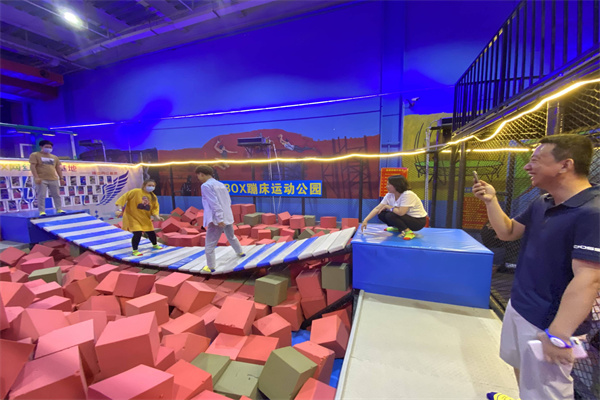 藍box蹦床公園加盟 藍box蹦床公園加盟